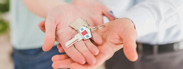 El casero me pide la fianza en metálico al alquilar y no me fío: esto es lo que dice la ley