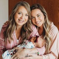 Amor de madre: a los 51 años da a luz a su nieta, cumpliendo así el sueño de su hija de convertirse en mamá