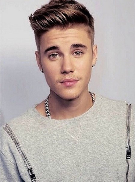 Creo que no he visto nada más grimoso que el "bigotillo" de Justin Bieber