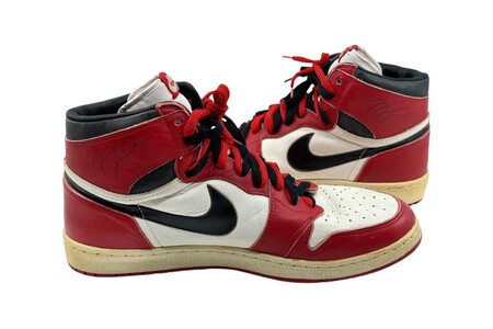 Las Air Jordan 1 Mas Emblematicas De La Historia Vuelan Alto Otra Vez Subastan En Mas De 200 000 Dolares Por Un Par Usado Por Michael Jordan