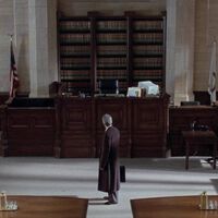 Últimos días para ver en Netflix el impresionante debut de Edward Norton. Un drama judicial con un final inolvidable