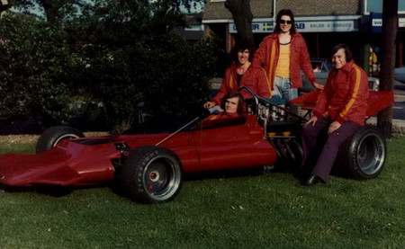 La increible historia de Darnvall Connew Racing Team