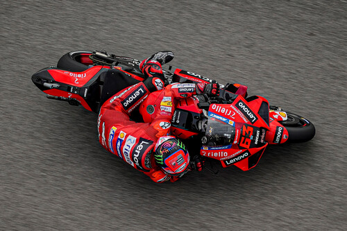Pecco Bagnaia no se rinde: logra una pole position astronómica en Austin y Marc Márquez se cuela en primera fila