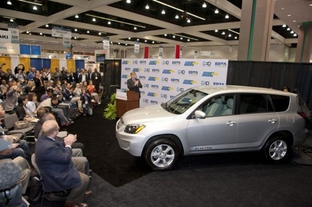 El Toyota Rav4 termina sus días ahogado en hidrógeno