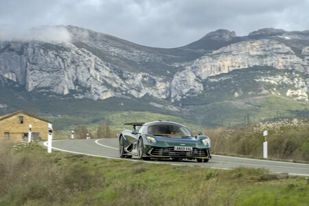 Aston Martin Valhalla