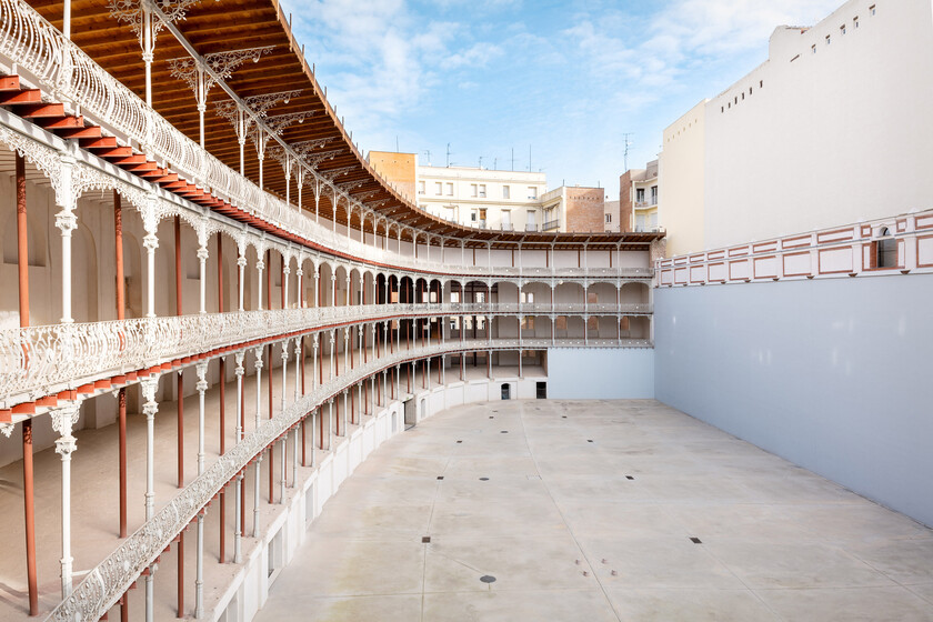 La joya escondida de Chamberí donde Rosalía se ha sentado con el periodista británico al que dejó sin palabras para hablar de 'Lux'