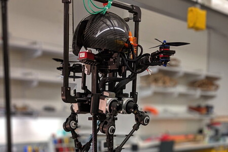 Contempla a Leonardo, dron volador y un robot bípedo capaz de subir a la cuerda floja y deslizarse en monopatín