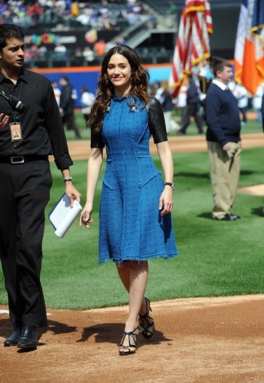 Emmy Rossum, tan joven y ya toda una experta en probar nuevos looks