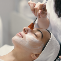 De los liftings de seis cifras a un sérum alemán de víbora: la nueva obsesión de Hollywood es la “cirugía líquida”