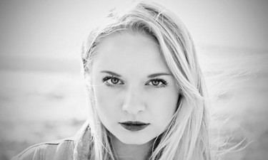 No dejes de seguirle la pista a Låpsley, porque su debut, Long Way Home, bien merece la pena
