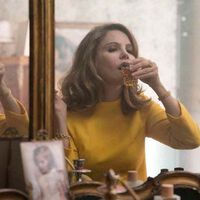 Una miniserie que te engancha fuertemente: sólo tiene 5 episodios y cuenta con uno de los mejores actores del lo que llevamos de siglo