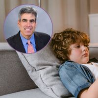 Las cuatro reglas de Jonathan Haidt, psicólogo de la Universidad de Nueva York, para una infancia sin móviles: "La única salida es a través de la acción colectiva" 