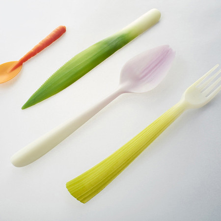 Comer con cubiertos de verduras