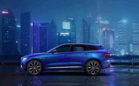 Ya tenemos la primera imagen oficial del Jaguar F-Pace