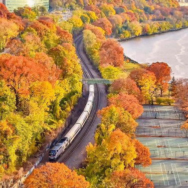 Así es la increíble ruta en tren de 10 horas que sale de Nueva York por uno de los paisajes más bonitos de Estados Unidos