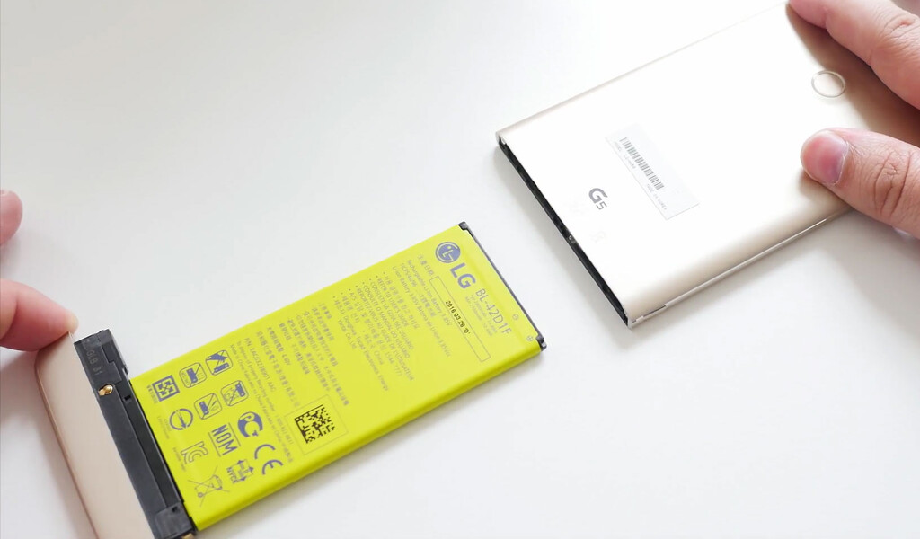 Europa quiere retroceder en el tiempo y traer de vuelta las baterías extraíbles. LG lo intentó hace diez años y aprendió una dura lección