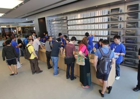 Las mesas de venta exprés en las Apple Store podrían ser permanentes en un futuro
