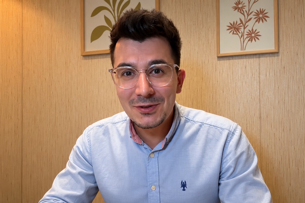 Alex Mestres, divulgador de finanzas, sobre la factura de la luz: “Prioriza el uso del microondas frente al horno. Calentar o cocinar con microondas ahorra entre un 60 % y un 70 % de energía”