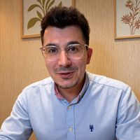 Alex Mestres, divulgador de finanzas, sobre la factura de la luz: “Prioriza el uso del microondas frente al horno. Calentar o cocinar con microondas ahorra entre un 60 % y un 70 % de energía” 