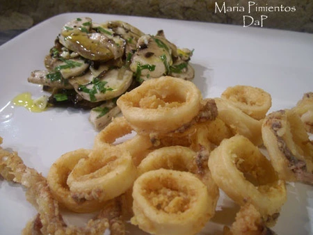 Calamares fritos con vinagreta de champiñones. Receta