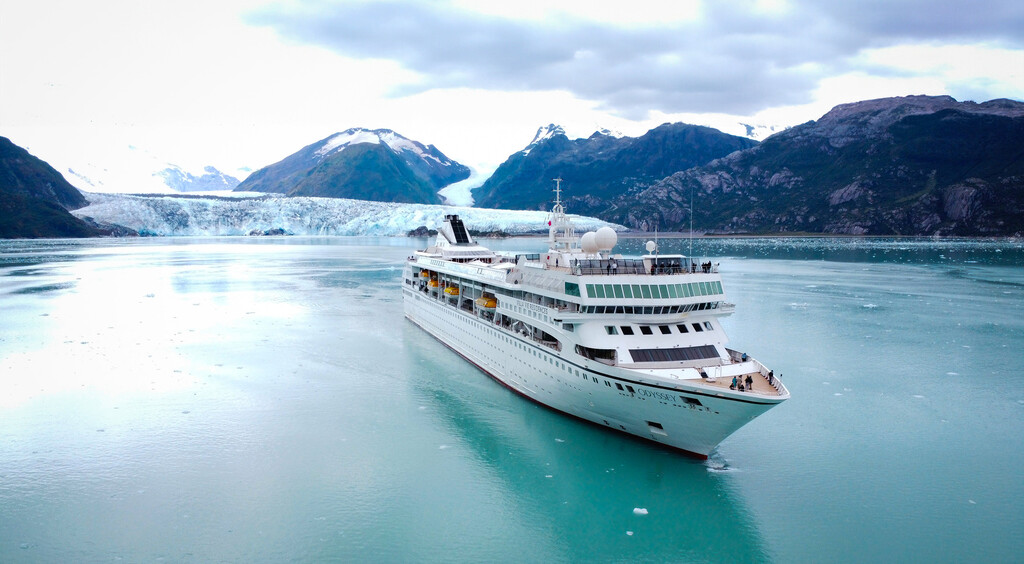 Un crucero de lujo ofreció a sus pasajeros dar la vuelta al mundo. Se han quedado varados en Camboya por el precio del combustible