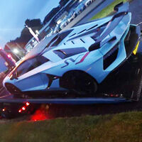 Inmovilizan cinco Lamborghini y un Mercedes Clase G en una autopista por circular a 27 km/h: "No toleraremos un comportamiento peligroso al volante"