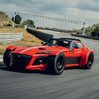 El Donkervoort D8 GTO-JD70 R es una bestia de competición peso pluma que promete volar en las curvas