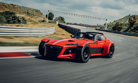 El Donkervoort D8 GTO-JD70 R es una bestia de competición peso pluma que promete volar en las curvas