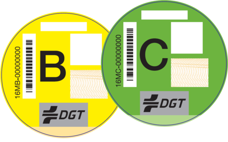 Las etiquetas medioambientales de la DGT llegan a las motocicletas y ciclomotores, pero no serán obligatorios