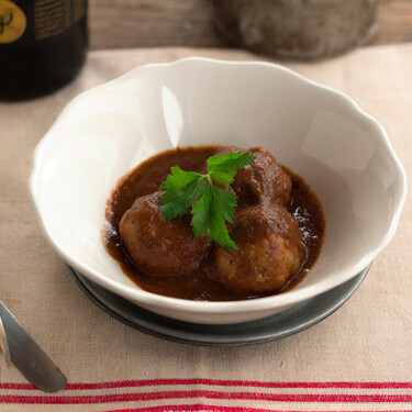 Albóndigas al vino tinto, receta fácil para mojar pan y no parar