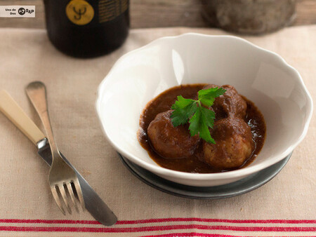 Albóndigas al vino tinto, receta fácil para mojar pan y no parar