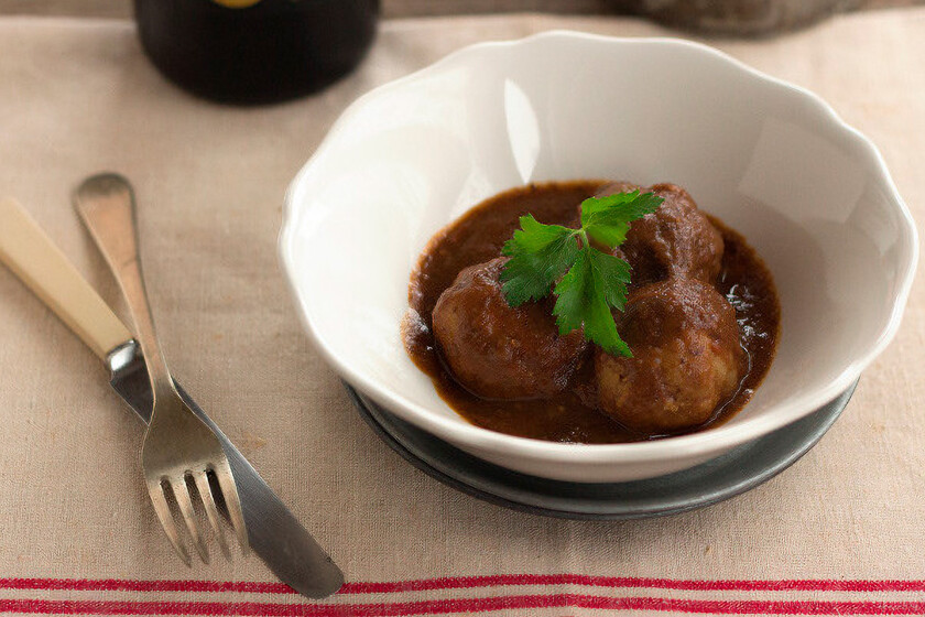 Albóndigas al vino tinto, receta fácil para mojar pan y no parar