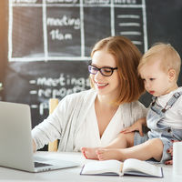 Hacienda ya está haciendo la devolución del IRPF de las prestaciones de maternidad y paternidad