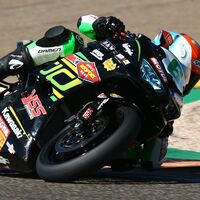 Yuta Okaya es el primer japonés en ganar en Supersport 300 gracias a un strike de Bahattin Sofuoglu