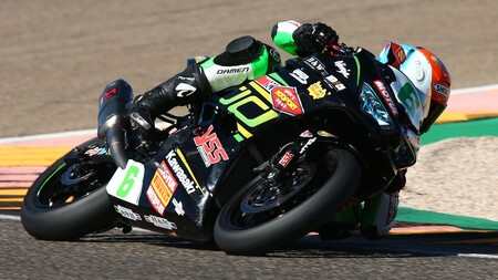 Yuta Okaya es el primer japonés en ganar en Supersport 300 gracias a un strike de Bahattin Sofuoglu