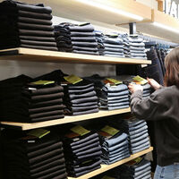 Amazon liquida de 100 a menos de 45 euros los vaqueros Levi's más buscados de las rebajas  