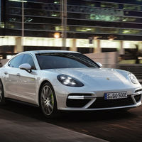 Sí, Porsche se está planteando hacer del 911 un híbrido enchufable que veremos... en una década