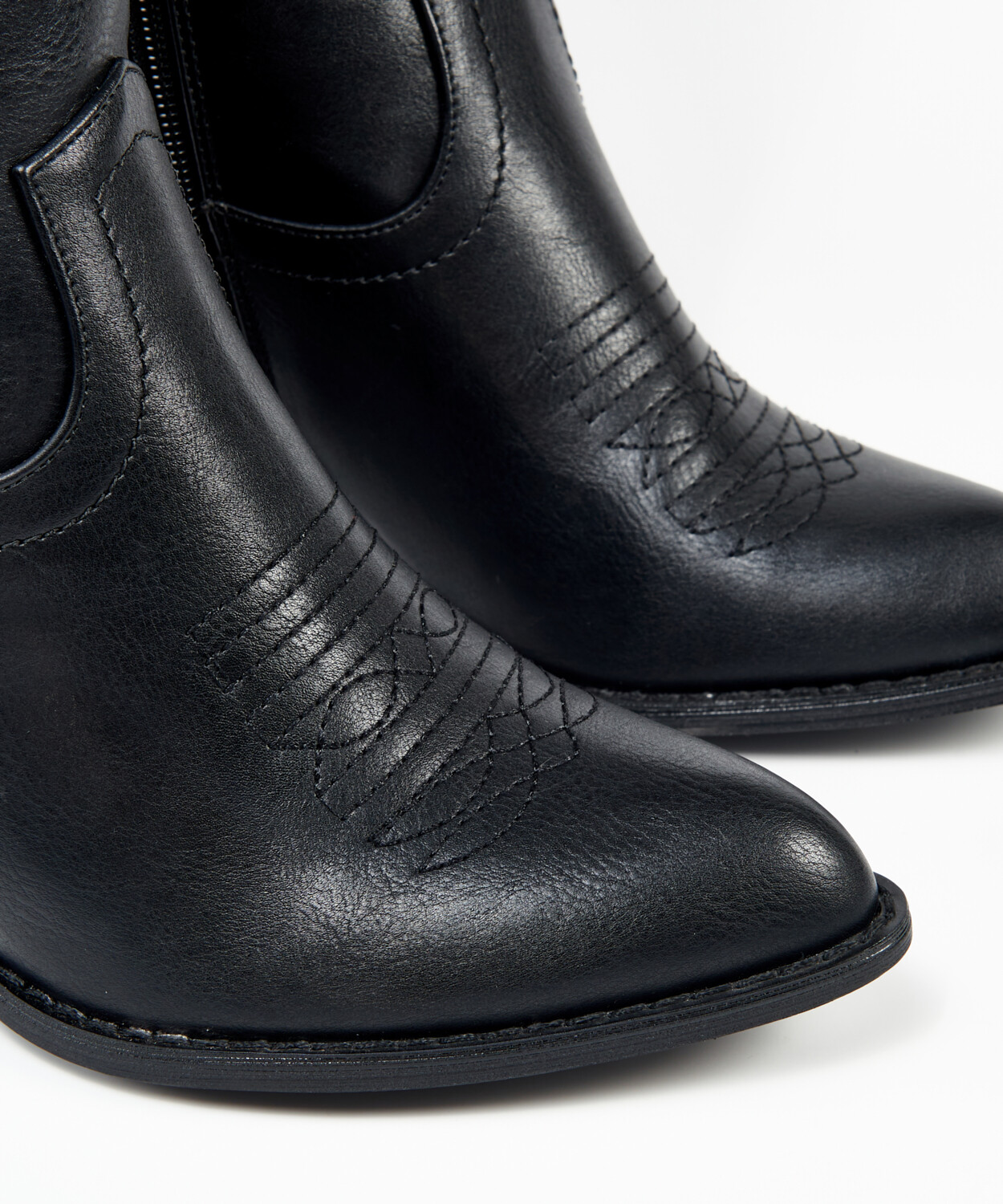 Estas botas cowboy negras de Marypaz se han convertido en un símbolo de ...