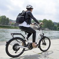 Sí, está permitido ir en bicicleta al trabajo durante el estado de alarma, y también en moto pero sin acompañante