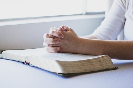 Un nuevo modelo psicológico habla de las religiones seculares: posicionamientos extremos en diversos temas