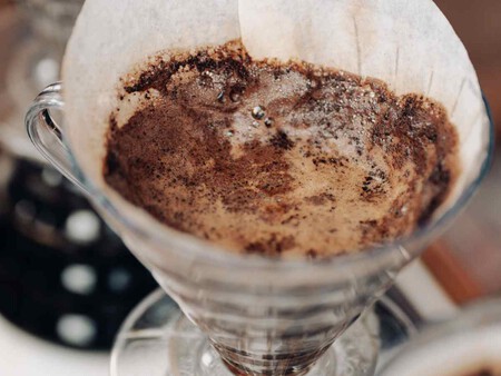 3 cosas que puedes hacer con los residuos de café para no desperdiciarlos en casa