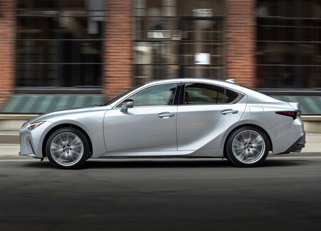 Lexus Is 2021 1600 27