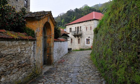 Grecia Monasterio Catalanes Mujeres