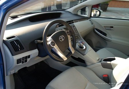 Toyota-Prius-Plug-in-MAD-04