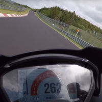 ¡Brutal! Esta Triumph Speed Triple RS se come el circuito de Nürburgring en poco más de siete minutos