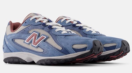 Inspiradas En El Running De Los 2000 New Balance Tiene Las Zapatillas Color Azul Denim Que Querras Llevar Con Todos Los Vaqueros De Tu Armario