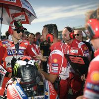 Jorge Lorenzo finaliza quinto en el Gran Premio de Gran Bretaña de MotoGP tras su lucha con Pedrosa y Zarco 