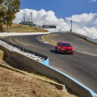 El Honda Civic Type R se embolsa otro récord: esta vez en el circuito de Bathurst y pilotado por Jenson Button