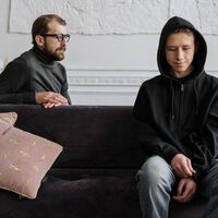La explicación a por qué tu hijo adolescente siente que nadie lo entiende