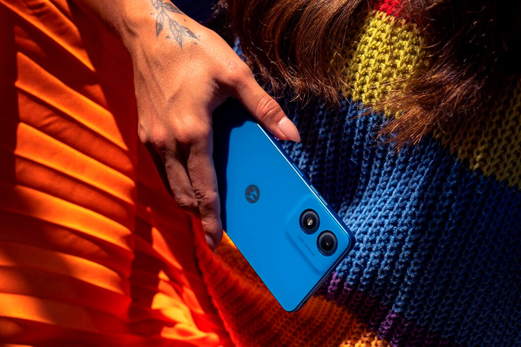 Si buscas un móvil barato, este con Android 14 resiste incluso a las salpicaduras de agua en la piscina y cuesta menos de 60 euros